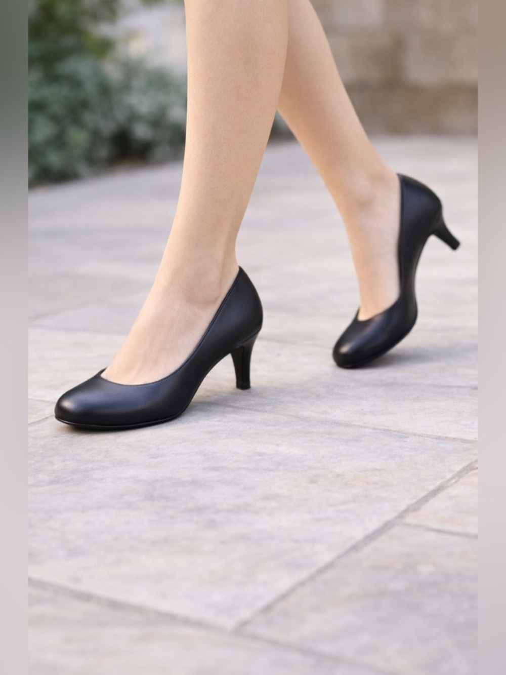 NWT 8W Leather pumps, wide width - Picture 3 of 12